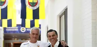 A Milli Futbol Takımı Teknik Direktörü Vincenzo Montella, Fenerbahçe Teknik Direktörü Jose Mourinho ve futbolcularla bir araya geldi