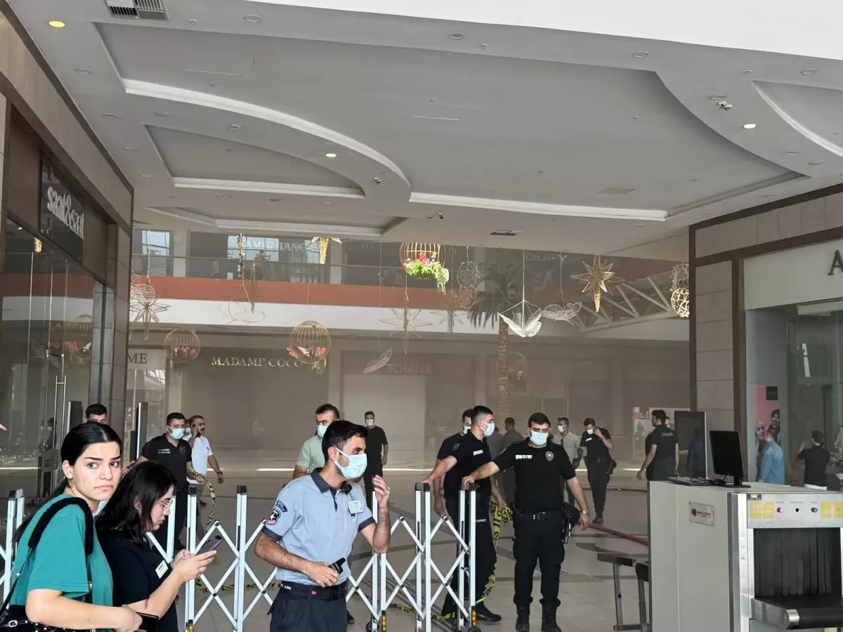 Diyarbakır'da bir AVM'de çıkan yangın kontrol altına alındı