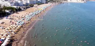 Mersin'in Kızkalesi'nde Tatilcilerin Yoğunluğu Dikkat Çekiyor