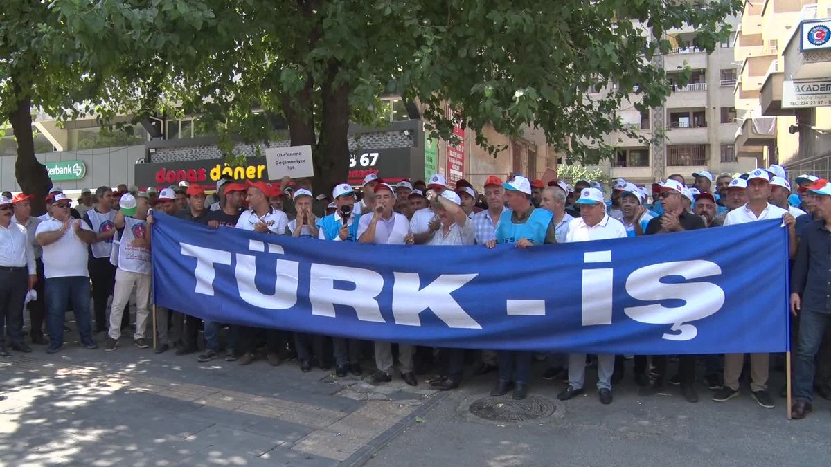 Türk-İş, Ekonomik Sorunlara Dikkat Çekmek İçin Eylem Düzenledi
