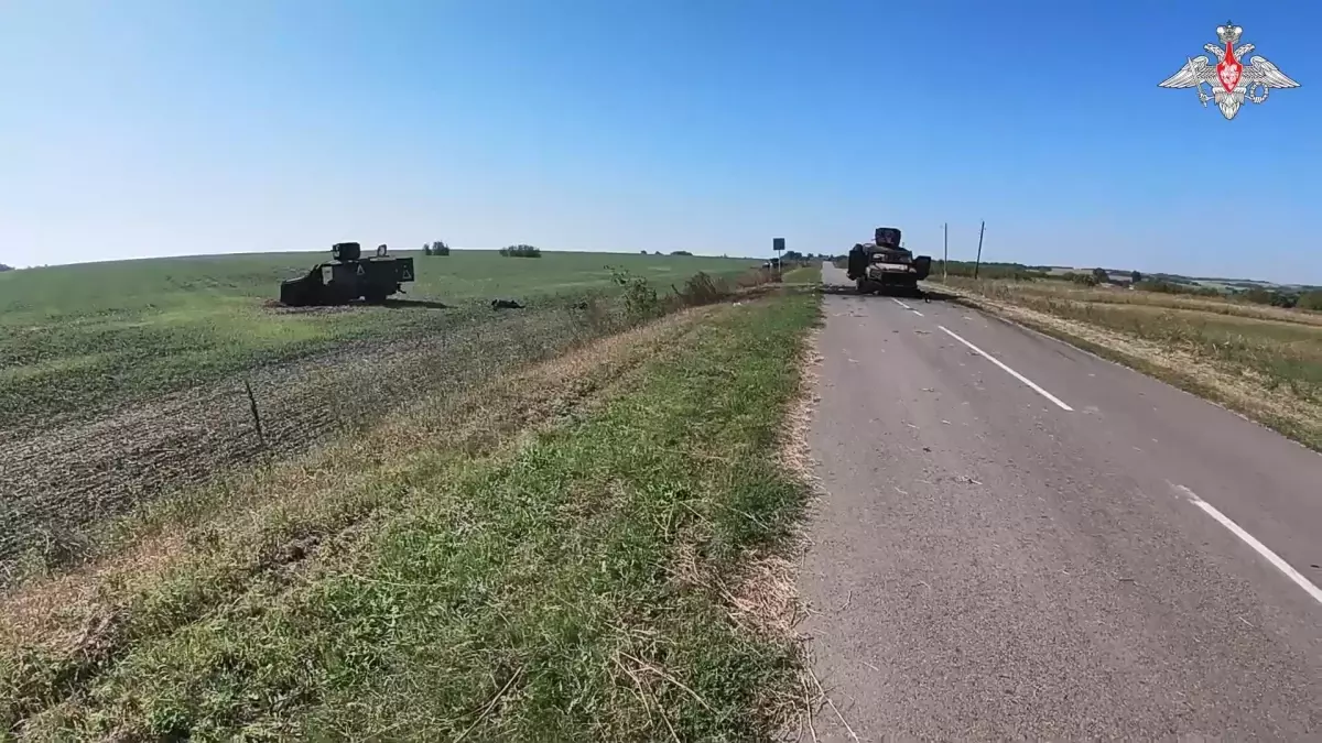 Rusya, Ukrayna'ya ait zırhlı araç konvoyunu vurdu