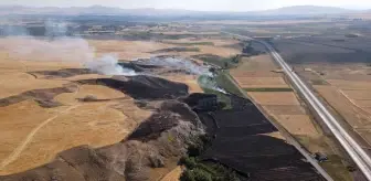 Sivas'ın Şarkışla ilçesinde çıkan yangında 40 dönüm buğday ekili alan zarar gördü