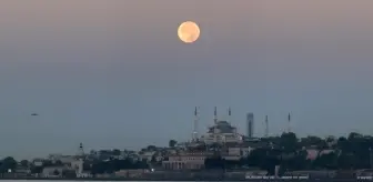 İstanbul Semalarında Süper Ay Manzarası