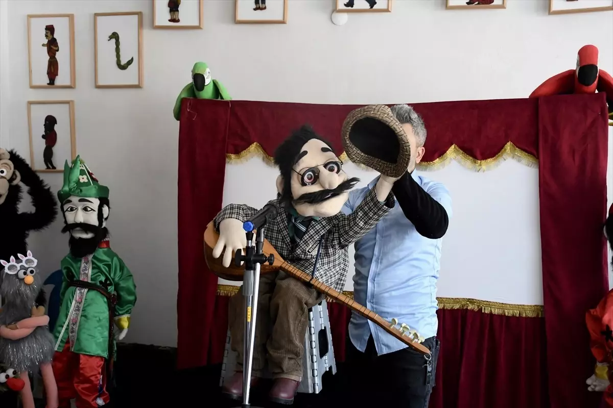 Bursa'da Kukla Sanatıyla Dünyaya Açılan Abdullah Beyaztaş