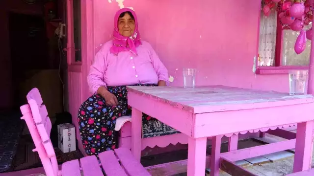 Sakine teyzenin evi görenleri şaşkına çeviriyor! Pembeden başka renk görmek imkansız