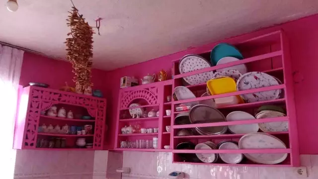 Sakine aunt's house amazes those who see it! It is impossible to see any color other than pink