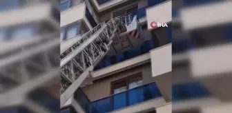 Balkon boşluğuna sıkışan güvercini itfaiye ekipleri kurtardı