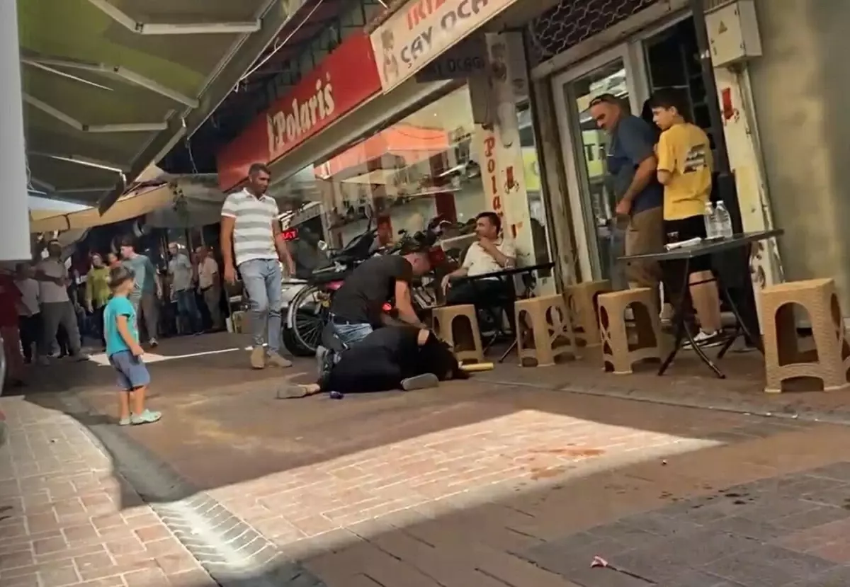 Manisa'da Dini Nikahla Birlikte Yaşadığı Kadını Sokak Ortasında Dövdü