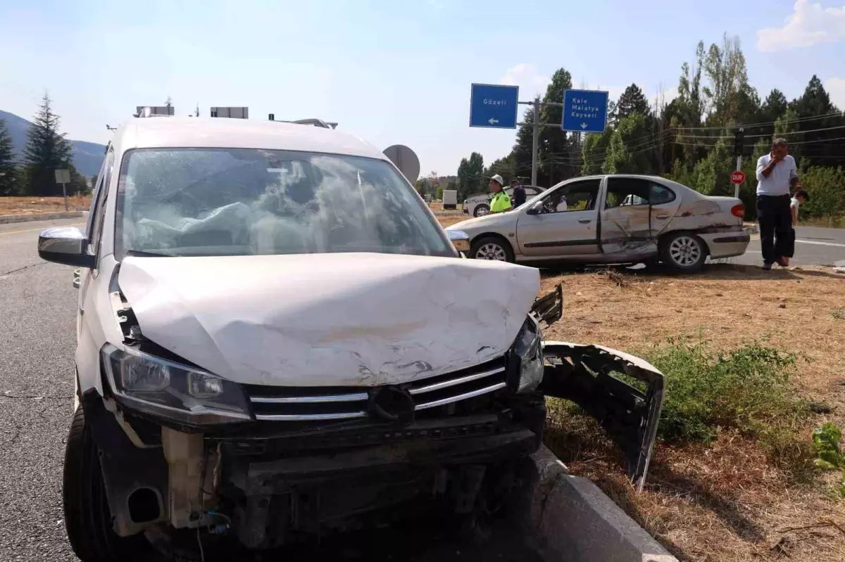 Elazığ'da trafik kazası: 8 kişi yaralandı