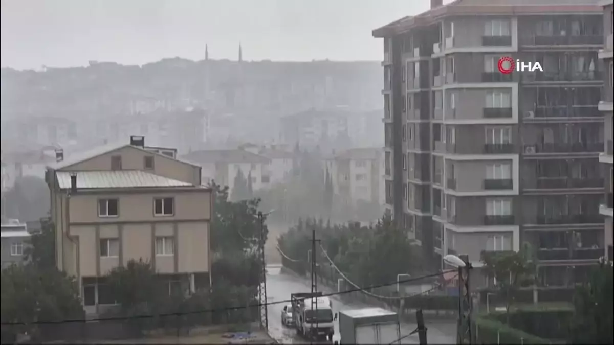 İstanbul'da Silivri'de yaz yağmuru, kısa süreli sağanak yağış etkili oldu
