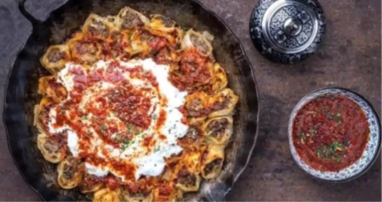 MasterChef Tepsi Mantı tarifi! En güzel Tepsi Mantı tarifi! Tepsi Mantı tarifi nasıl yapılır? Tepsi Mantı için malzemeler!