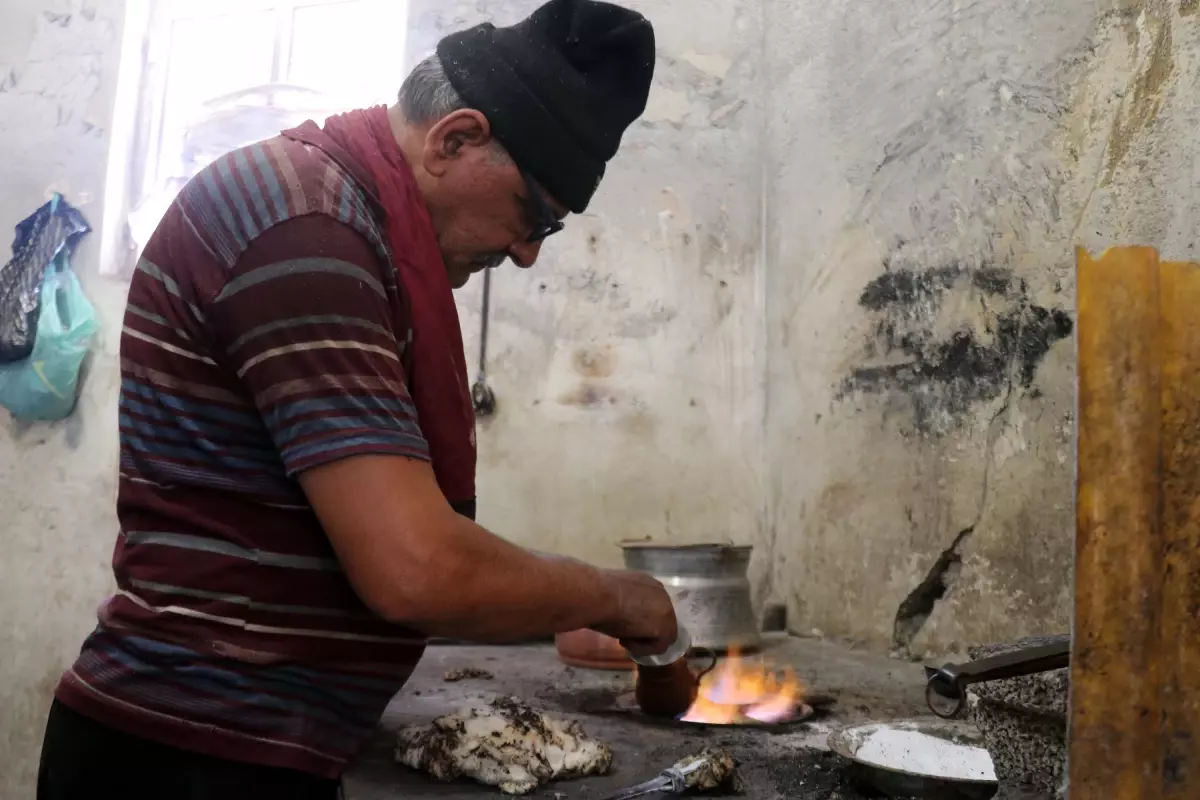 75 Yaşındaki Kalaycı 65 Yıldır Mesleğini Sürdürüyor