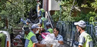 Antalya'da bir apartmanda biriktirilen atıklar temizlendi