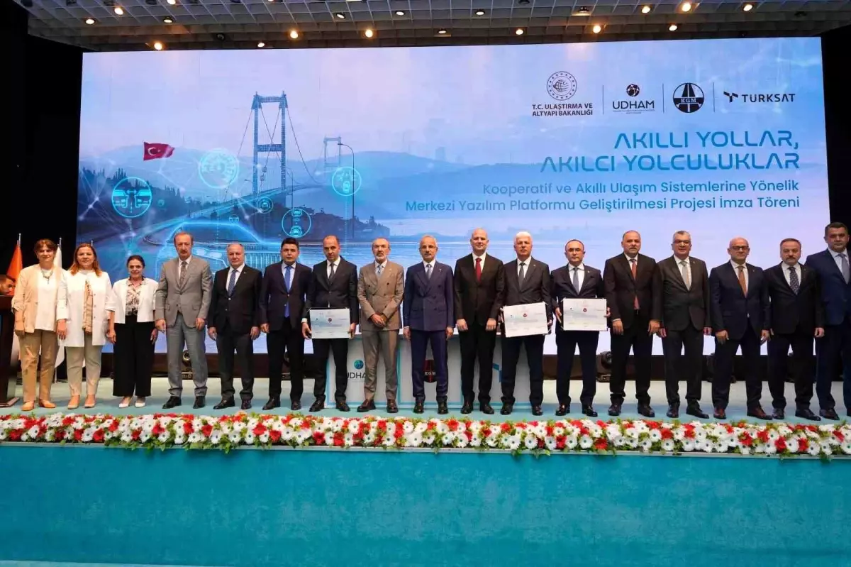 Bakan Uraloğlu: "Karayolu altyapımızı akıllı ve otonom teknolojilerle donatarak, hızlı ve emniyetli yollar tesis etme çalışmalarımızı sürdürüyoruz"