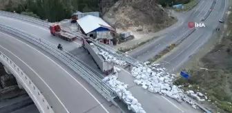 Freni boşalan tır devrildi: 1 ölü