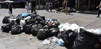 İzmir'de Temizlik İşçileri İş Bıraktı, Çöpler Tepki Çekti