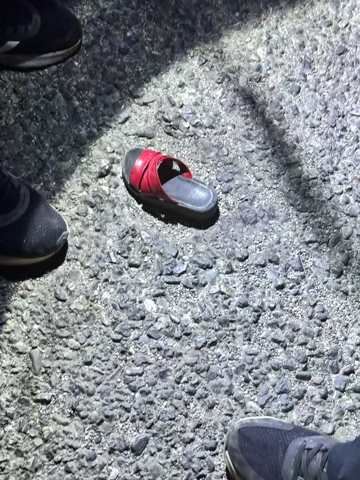 Yol Kenarında Terliği Bulundu