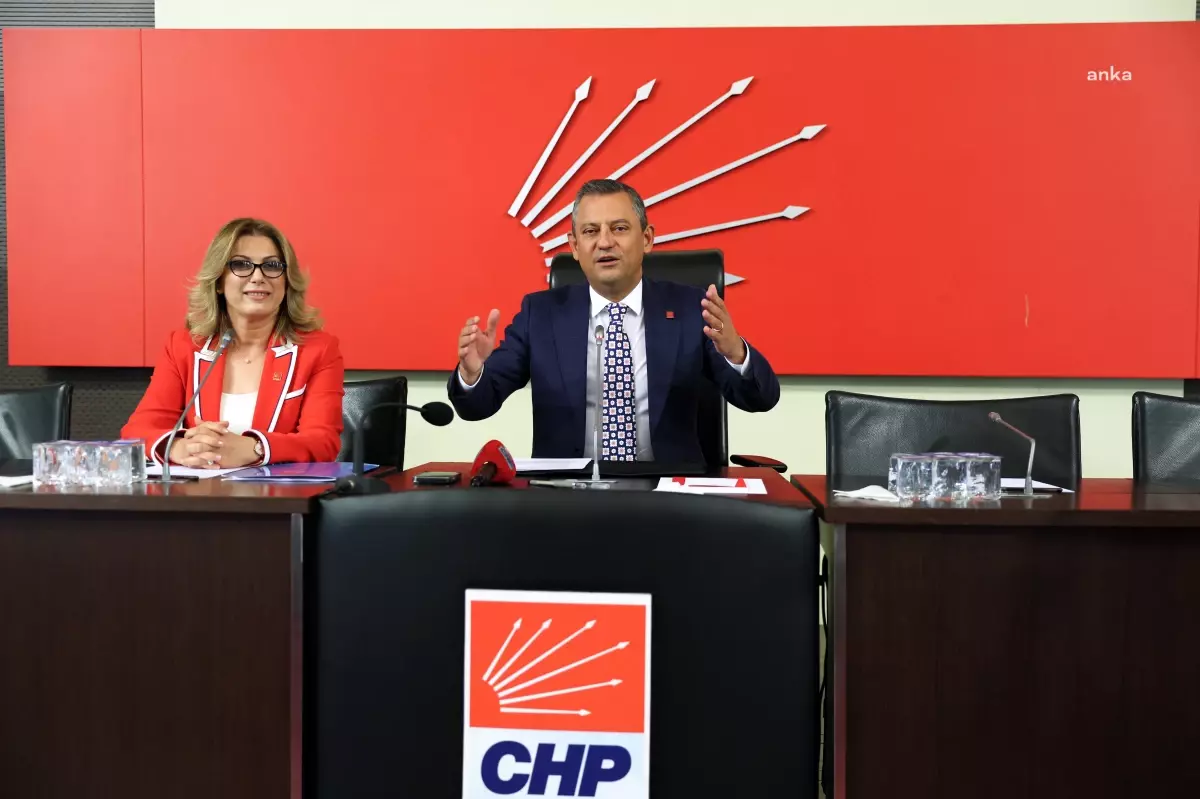 CHP Genel Başkanı Özgür Özel, CHP Kadın Kolları MYK Toplantısına Katıldı