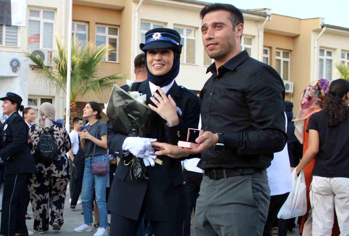 Aydın'da Polis Mezunu Çifte Sürpriz Evlilik Teklifi