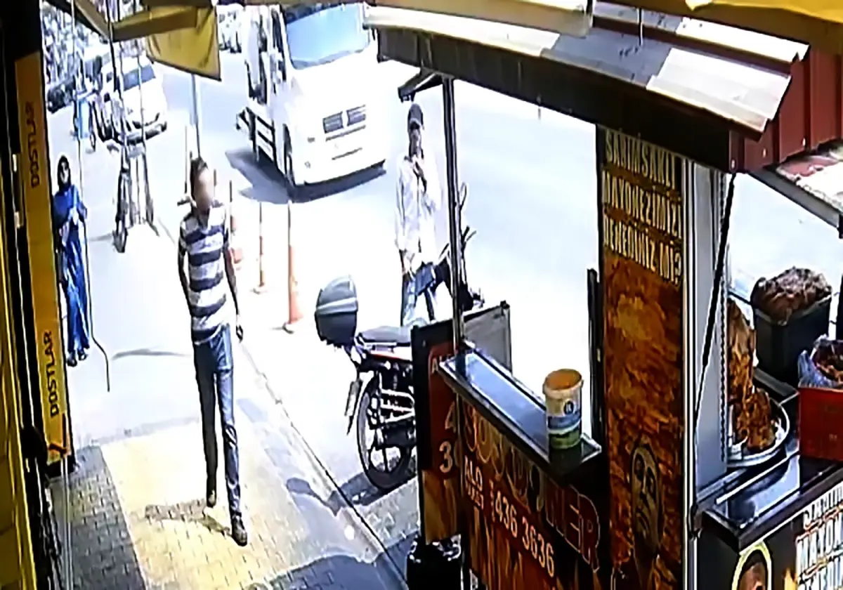 Yüzünü şapkayla gizleyen hırsız motosiklet çaldı