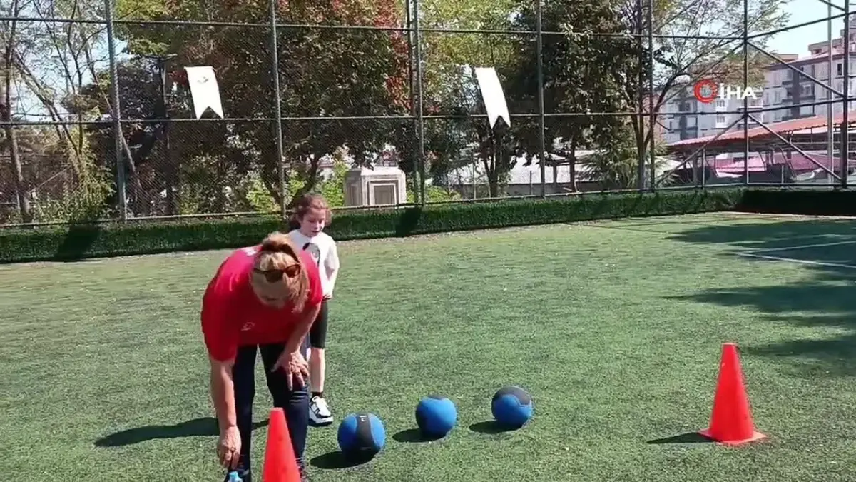 65 yaşında spor parkurunda gençlere taş çıkarttı