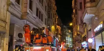 Beyoğlu'nda 9 Katlı Otelin Bodrum Katında Yangın Çıktı