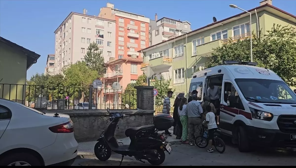 Çorum'da hafif ticari araç ile cipin çarpıştığı kazada 3 kişi yaralandı