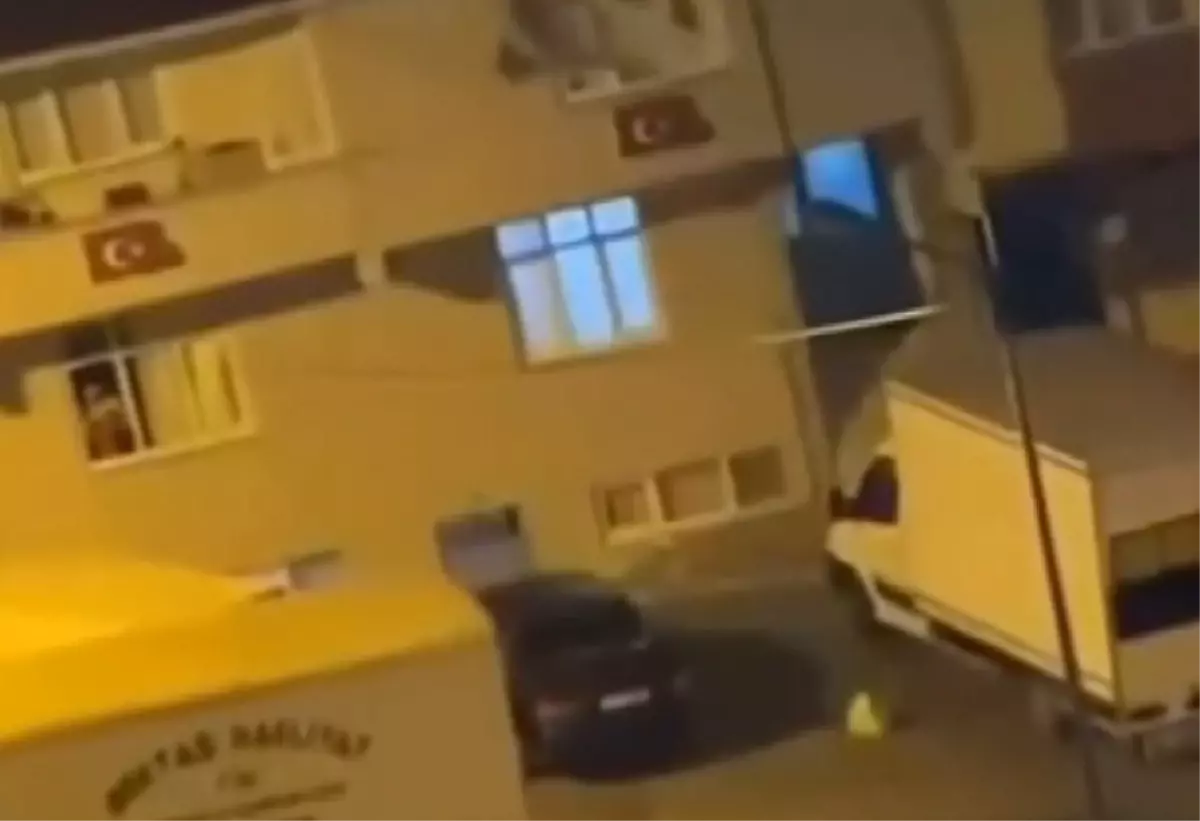 Esenler'de yaşlı adam evine saldıran gençlere ateş açtı