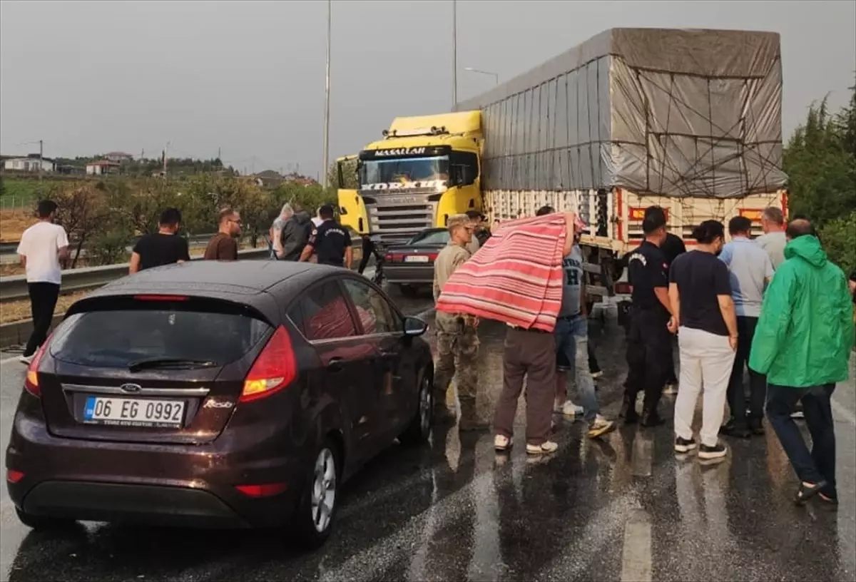 Sungurlu'da tırla otomobilin çarpışması sonucu 4 kişi yaralandı
