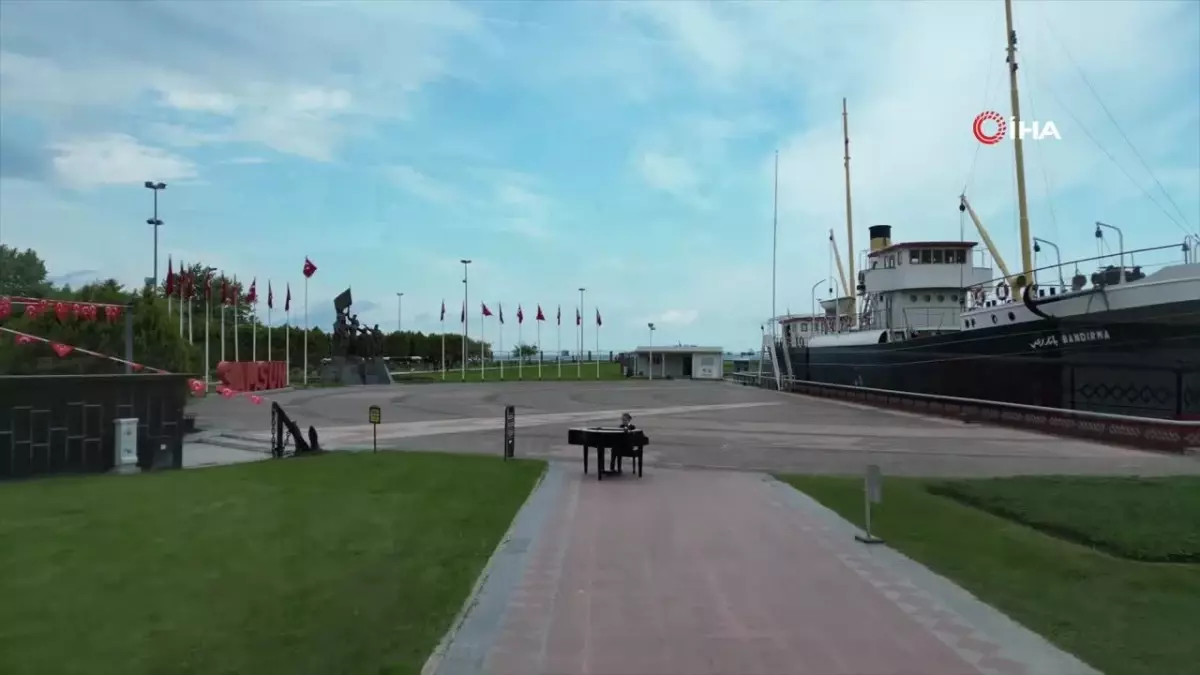 Minik piyanist, başarılarıyla parmak ısırtıyor