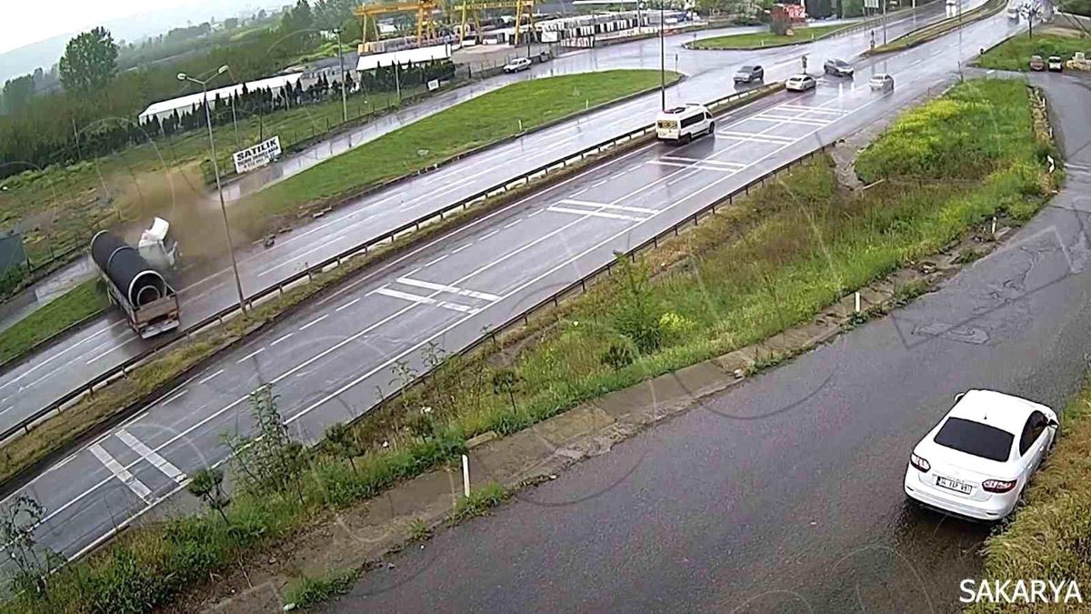 Sakarya'da dikkatsizlik ve kural ihlalleriyle ilgili trafik kazaları