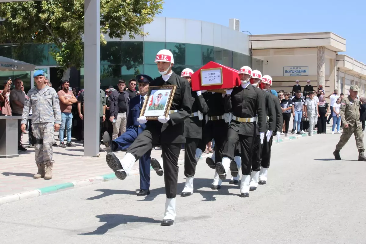 Kuzey Kıbrıs'ta trafik kazasında şehit olan Piyade Er Uğurcan Işık son yolculuğuna uğurlandı