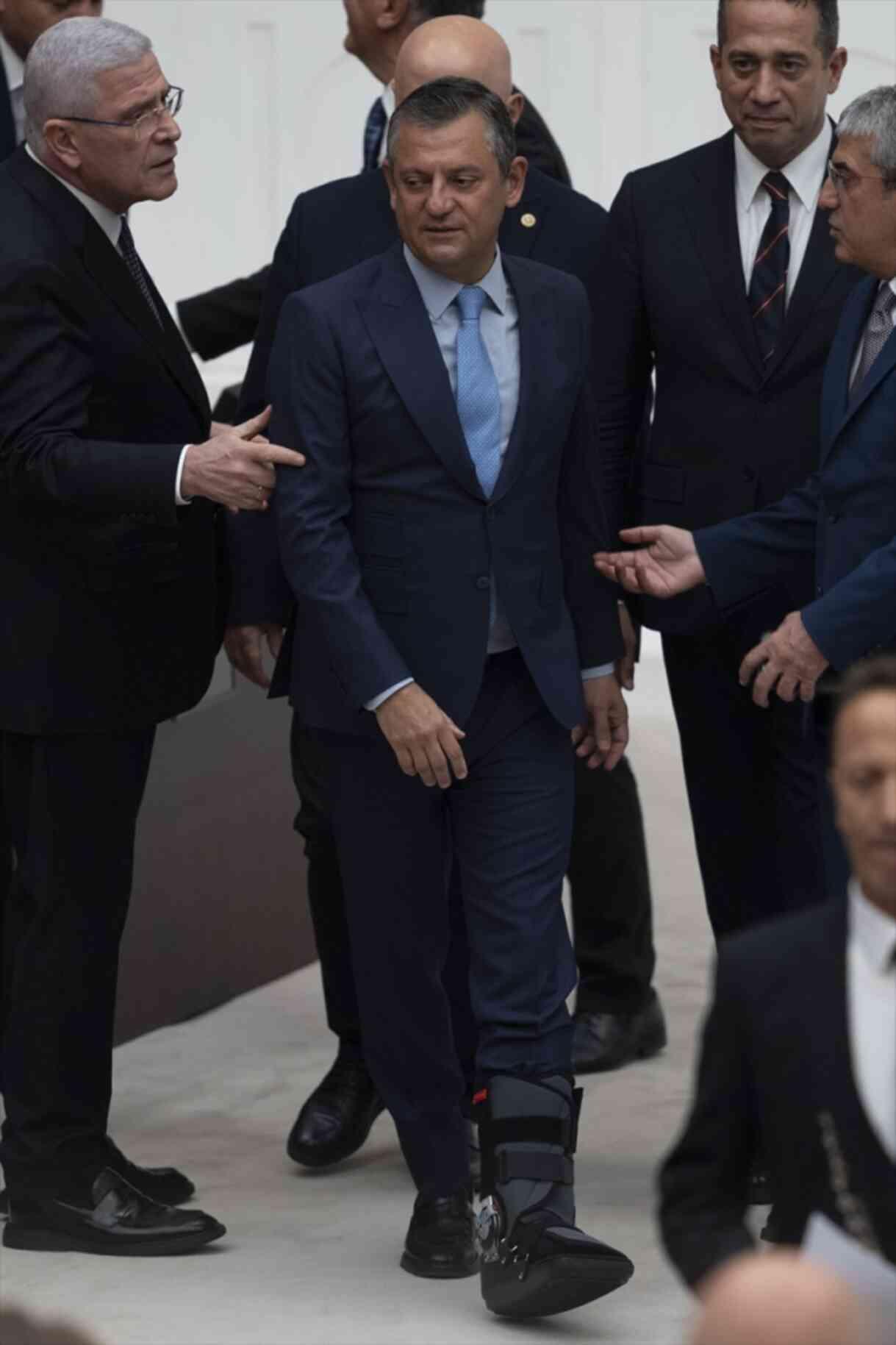 CHP lideri Özel: Ayağım kırıldığında ilk telefon Bahçeli'den geldi