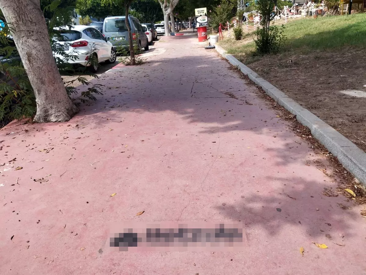 Antalya'da Yasa Dışı Bahis Sitelerinin Reklamları Kaldırımlarda Yapılıyor