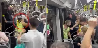 Metrobüs ringe dönüştü! Yumruklu kavga kamerada