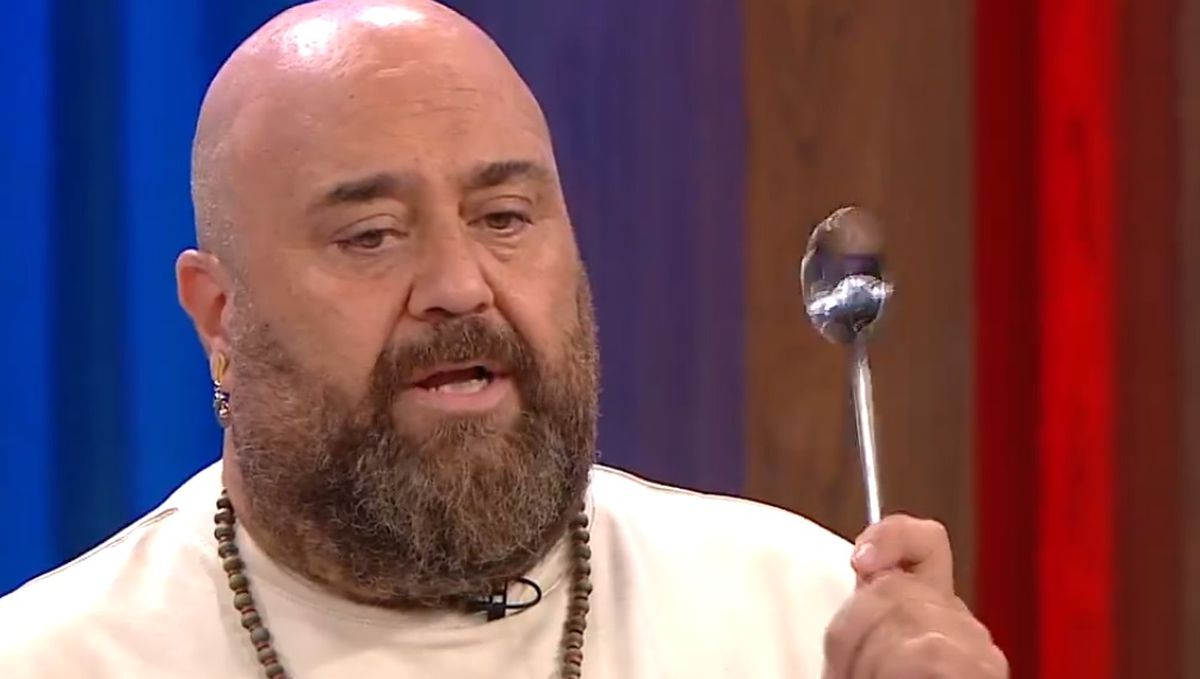 Somer Şef kime kaşık attı? 24 Ağustos Cumartesi MasterChef kim kaşık aldı, Somer Şef Muratcan'a kaşık attı mı?