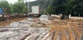 Elmalı'da Sağanak Yaşamı Olumsuz Etkiledi