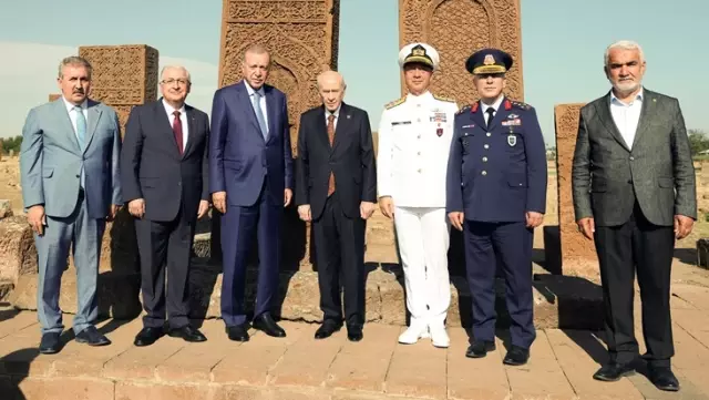 President Erdogan visited the Seljuk cemetery in Ahlat.