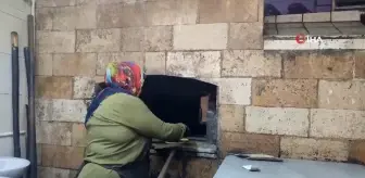 Hacer Usta, 13 yıldır taş ocağının başında çörek ve simit pişiriyor