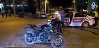 Hafif ticari araç ile motosiklet çarpıştı: 1'i ağır 2 yaralı