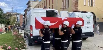 Erzincan'da trafik kazasında hayatını kaybeden polis memuru ve ailesi Kırşehir'de son yolculuğuna uğurlandı