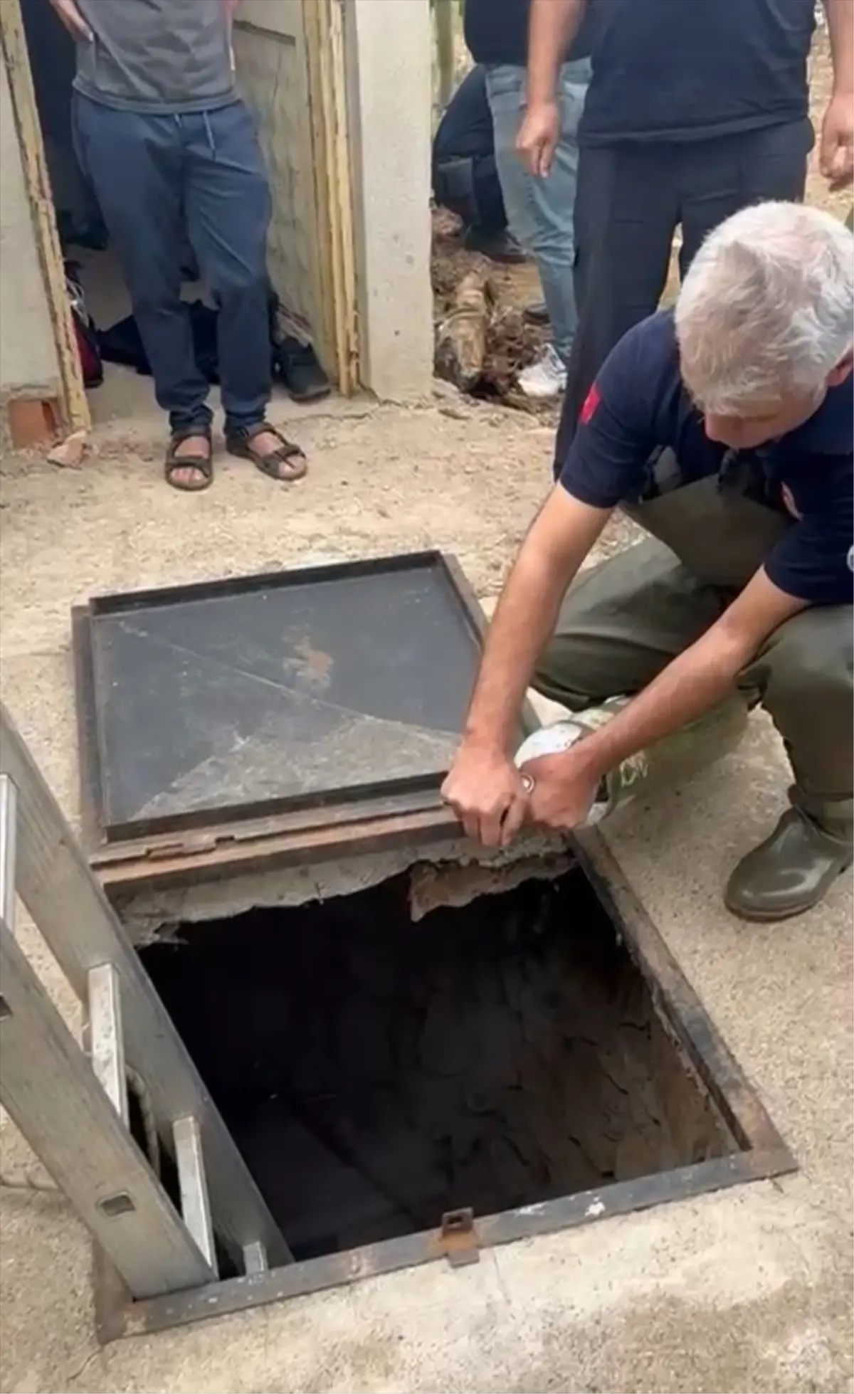 Adana'da su kuyusuna inen 2 kişi hayatını kaybetti