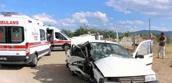 Amasya'da 2 aracın çarpıştığı kazada sürücüler yaralandı