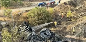 Bursa'da Şarampole Devrilen ve Alev Alan Tır Kullanılamaz Hale Geldi