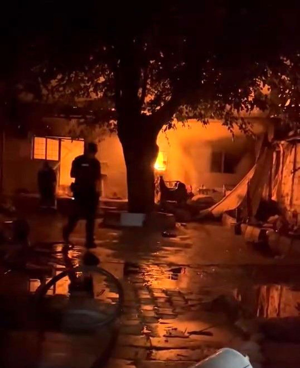 Elazığ'da çıkan yangında ev kullanılamaz hale geldi