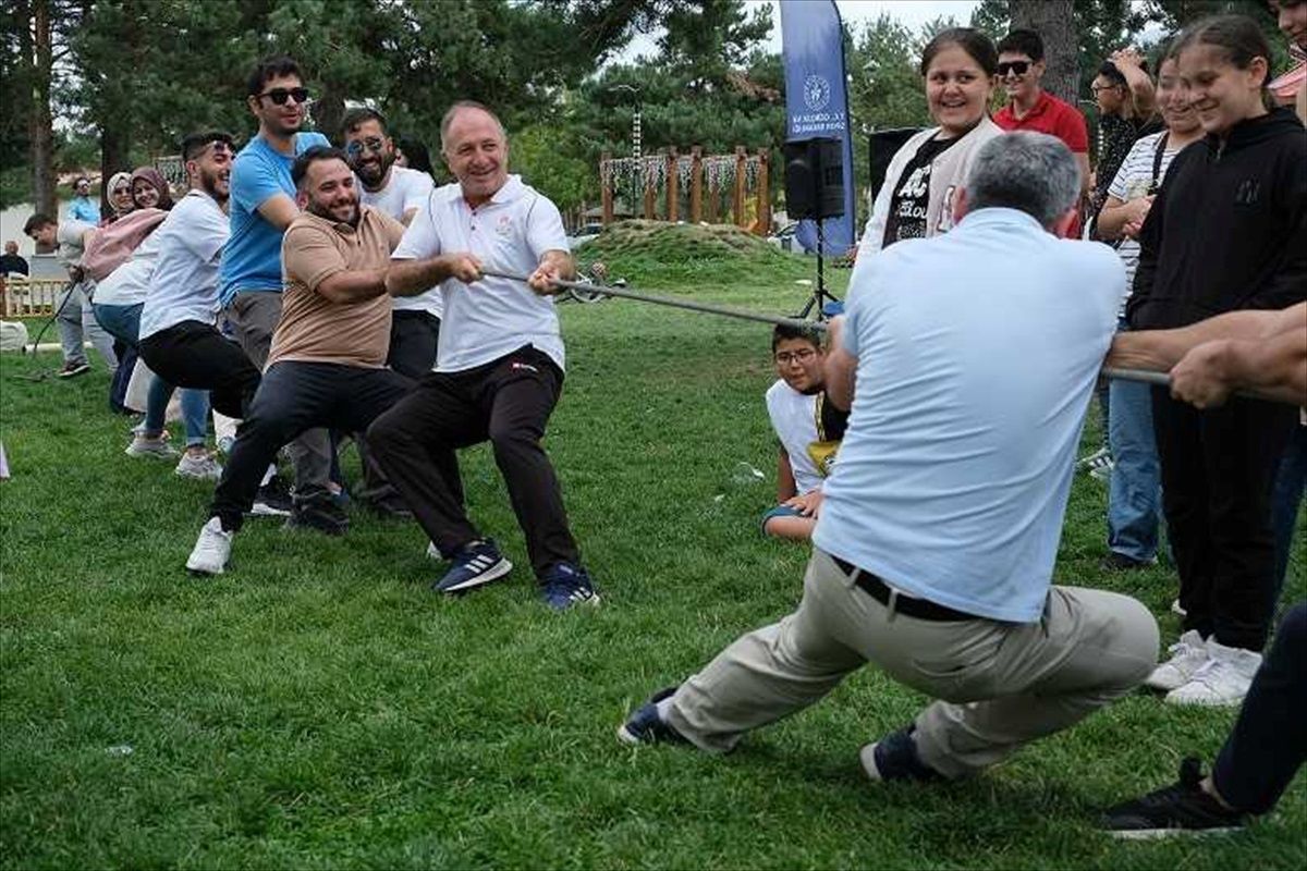 Erzurum'da Sosyal Medyadan Sosyal Meydana Projesi Kapsamında Gençlik ve Spor Festivali Düzenlendi
