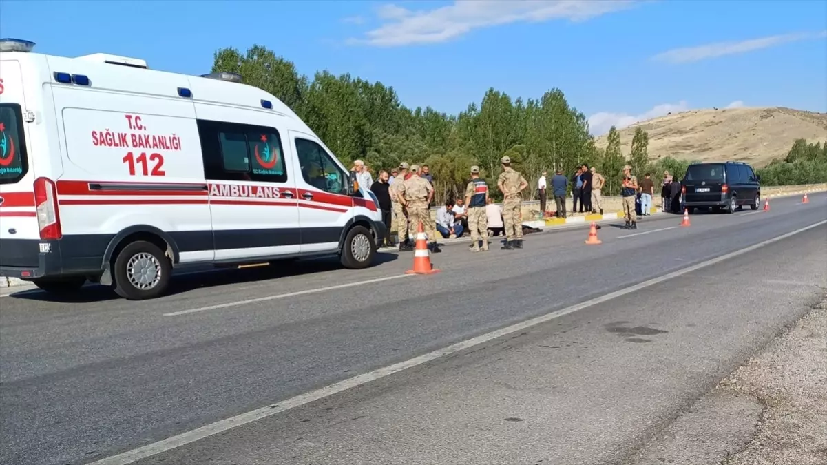 Erzincan'da minibüsün çarptığı bisiklet sürücüsü hayatını kaybetti