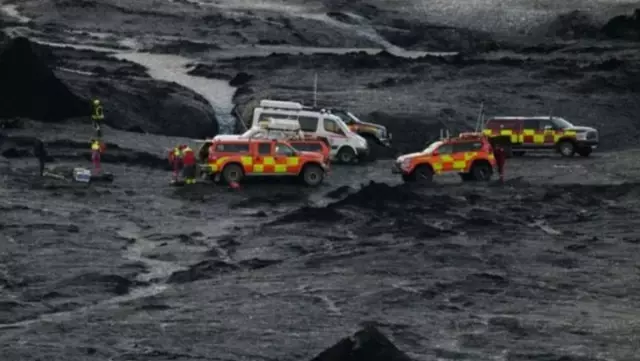 An ice cave collapsed in Iceland: 1 tourist lost their life, 2 tourists went missing.