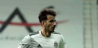 Oğuzhan Özyakup Futbol Kariyerini Sonlandırdı