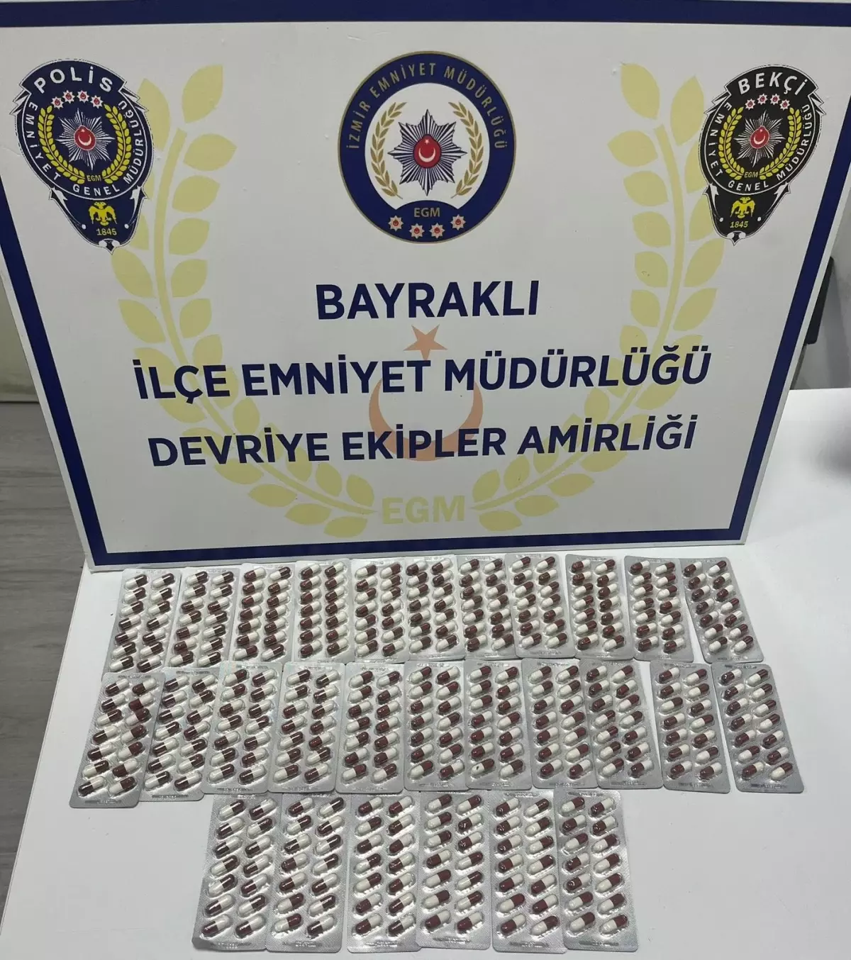 İzmir'de Uyuşturucu Operasyonu: 392 Hap Ele Geçirildi